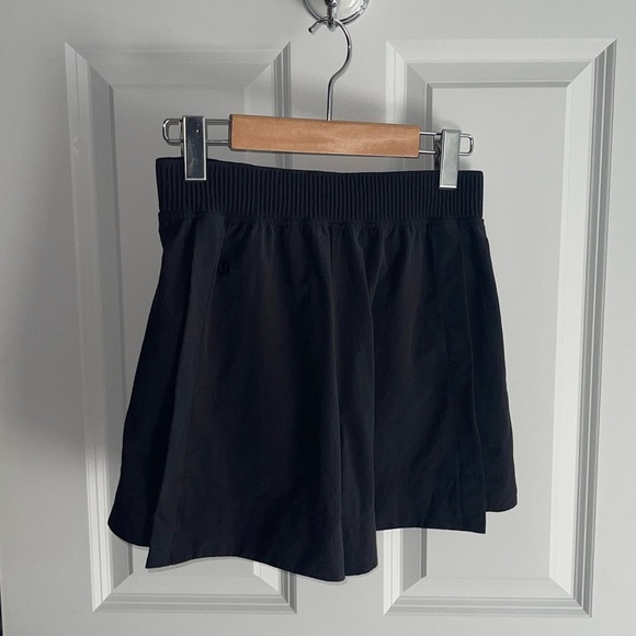 lululemon athletica Women's Black Relaxed-Fit High-Rise Shorts Nulu Textured XS - Picture 3 of 5